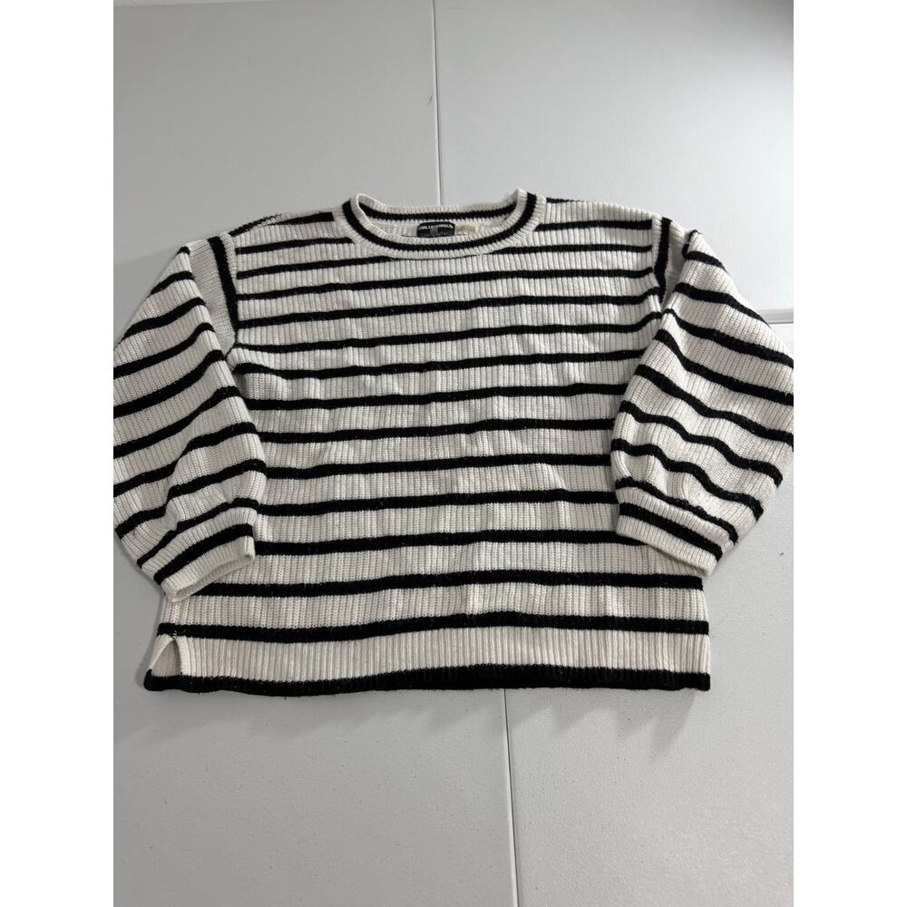 Karl Lagerfeld knitted sweat shirt size black and white XL